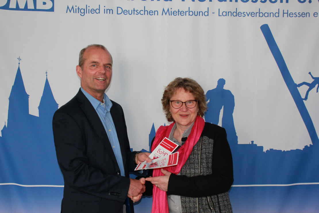 Folker Gebel, Geschäftsführer Mieterbund Nordhessen mit Rechtsanwältin Annette Mülot-Carvajal, 1. Vorsitzende des SoVD Landesverbandes Hessen.