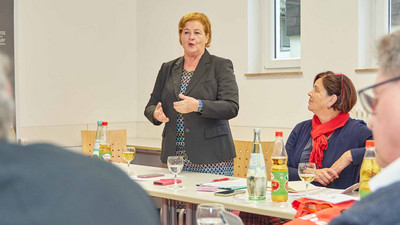 Bundesvorstandsvorsitzende Michaela Engelmeier und die neue Landesvorsitzende Birgit Kömpel.