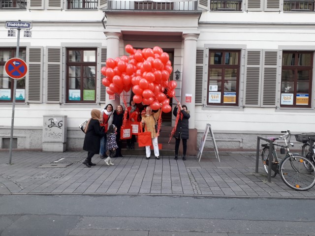 Von links nach rechts: Carolin Rauscher, GF des BüroF, Heike SD SoVD, Saskia Veit-Prang, kommunale Gleichstellungsbeauftragte der Stadt Wiesbaden, Silvia Brünnel, Frauenpolitische Sprecherin Fraktion Die Grünen (MdL)